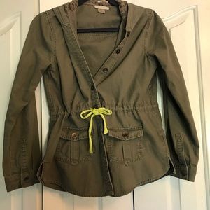 Green jacket with tie and lace hood